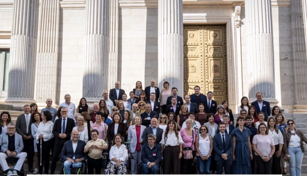 Dependencia y discapacidad: qué cambia tras la aprobación definitiva y por qué también es una cuestión de edadismo